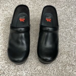 Dansko Cabrio wide width shoes. Worn once!